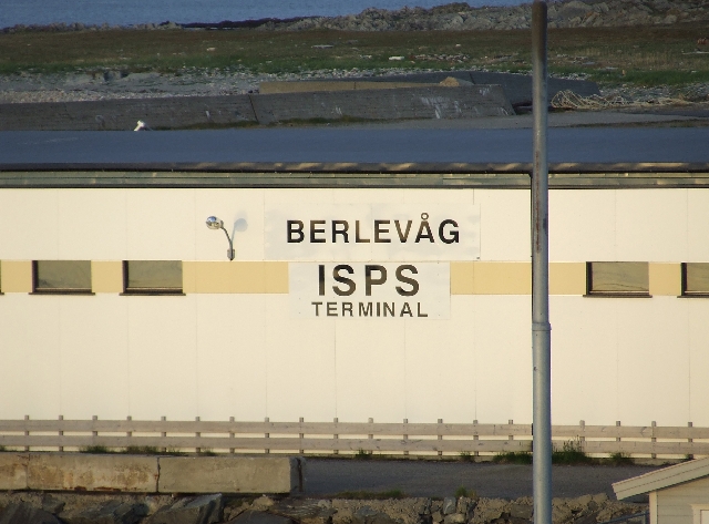 Berlevag Harbour.JPG